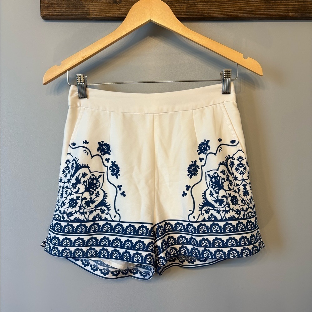 Dynamite High Waist White and Blue Shorts size XS